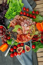 Мясная тарелка S - Сыроварня Чудиновой